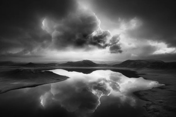 Ciel d'orage, Islande, photo de paysage en vente sur la galerie d'art en ligne