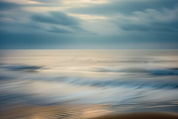 Les trois goélands, paysage marin minimaliste inspiré de Hiroshi Sugimoto et William Turner